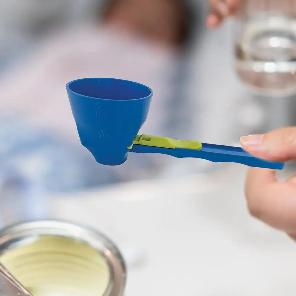 Portable anti-spill measuring spoon