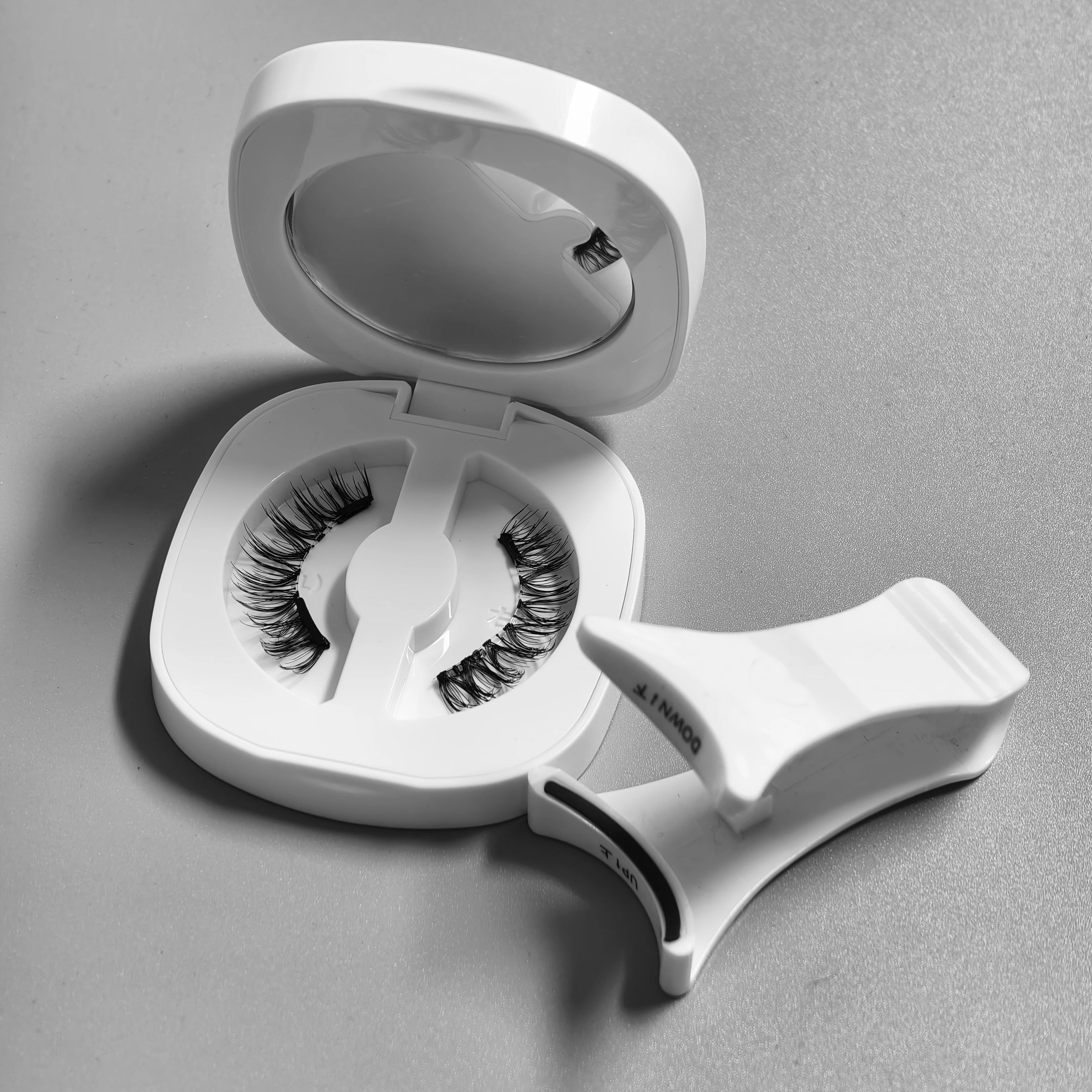 Magnetic false eyelashes