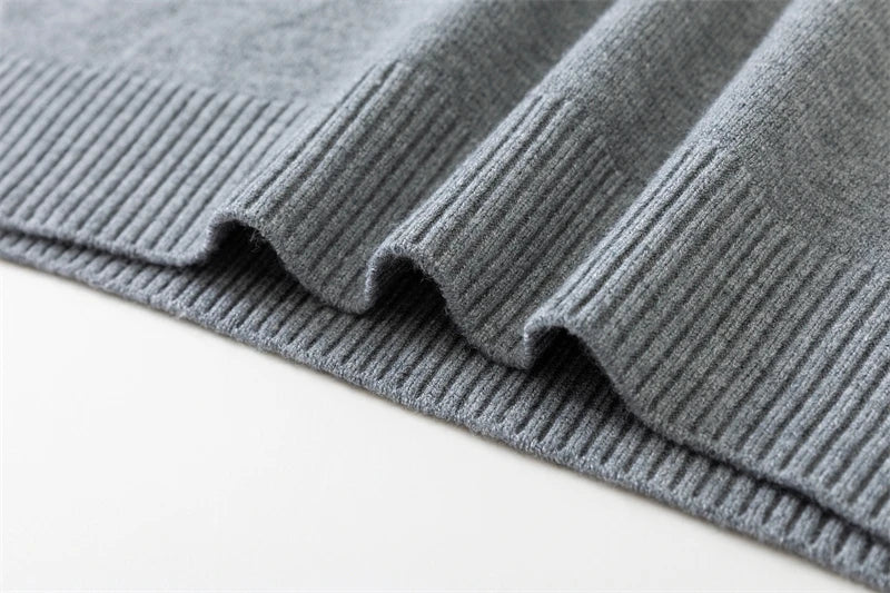 Men's Long-Sleeve Sweater – Elegance and Comfort for All Seasons